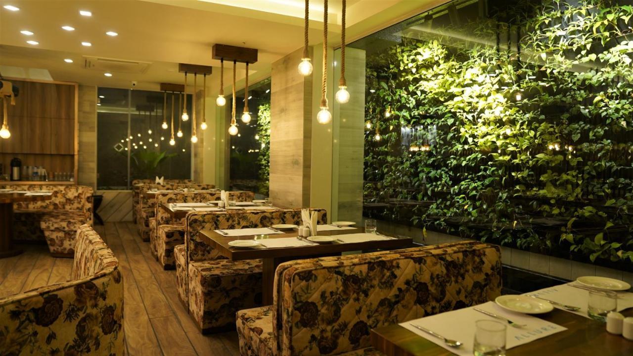 De Glance Hotel สุรัต ภายนอก รูปภาพ