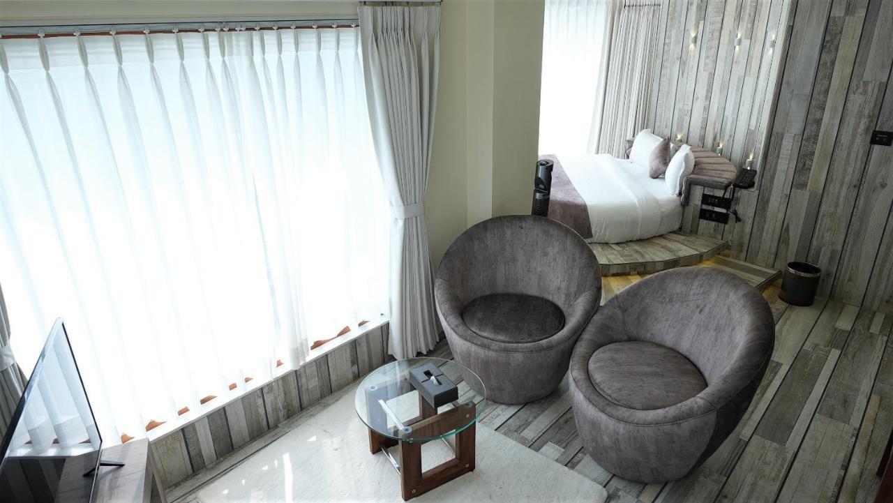 De Glance Hotel สุรัต ภายนอก รูปภาพ