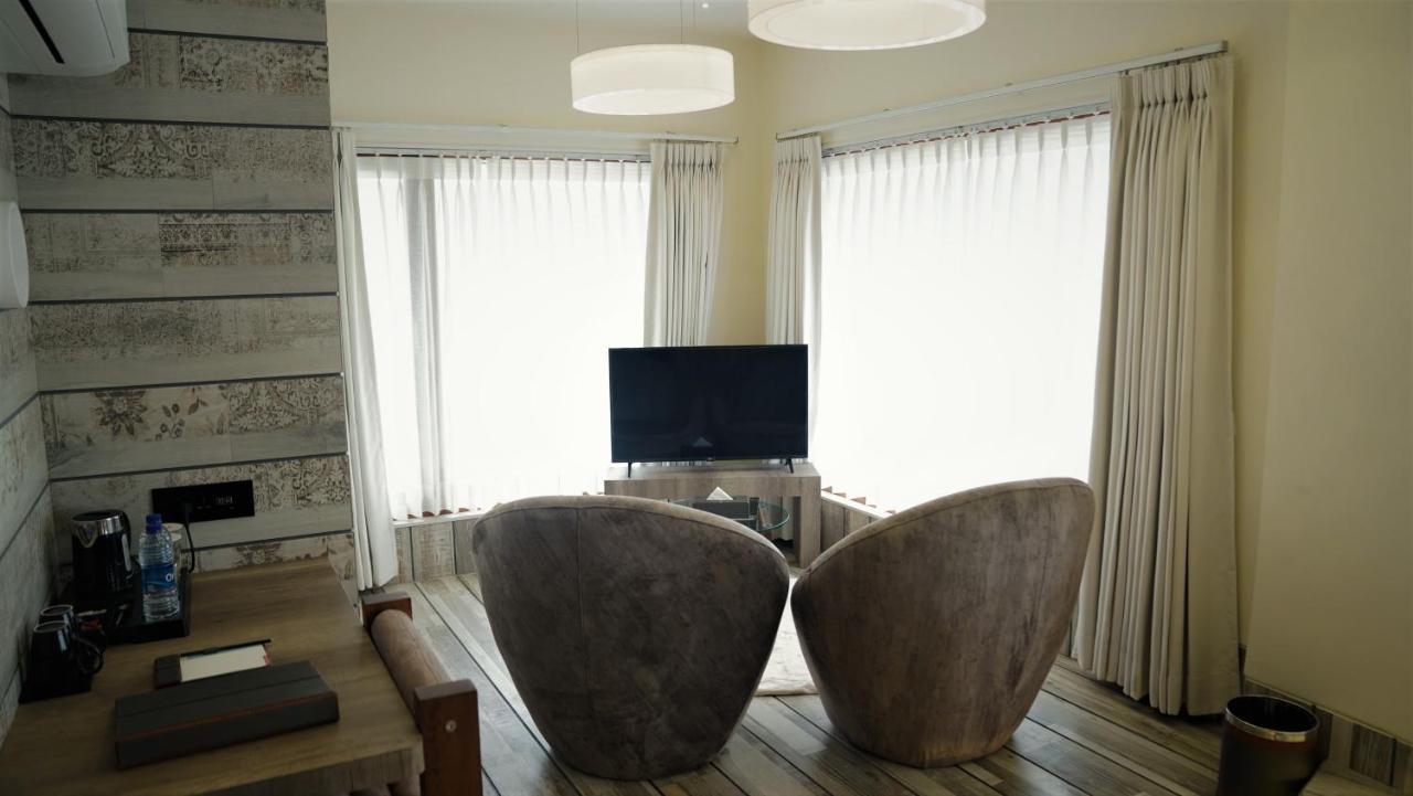 De Glance Hotel สุรัต ภายนอก รูปภาพ