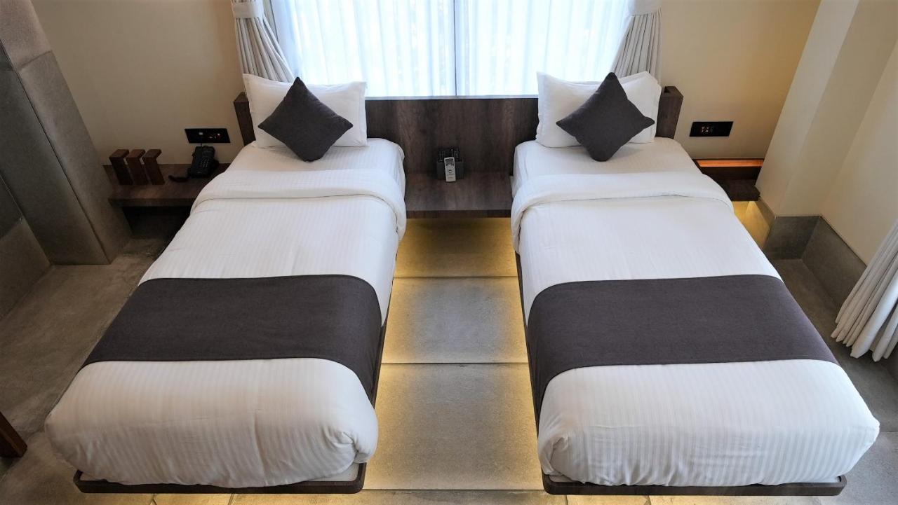 De Glance Hotel สุรัต ภายนอก รูปภาพ