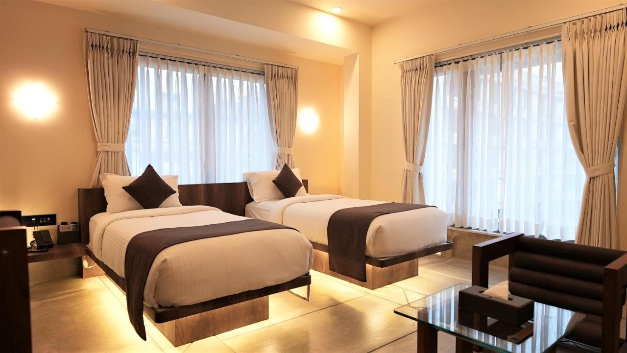 De Glance Hotel สุรัต ภายนอก รูปภาพ