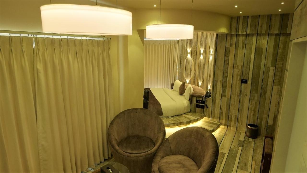 De Glance Hotel สุรัต ภายนอก รูปภาพ