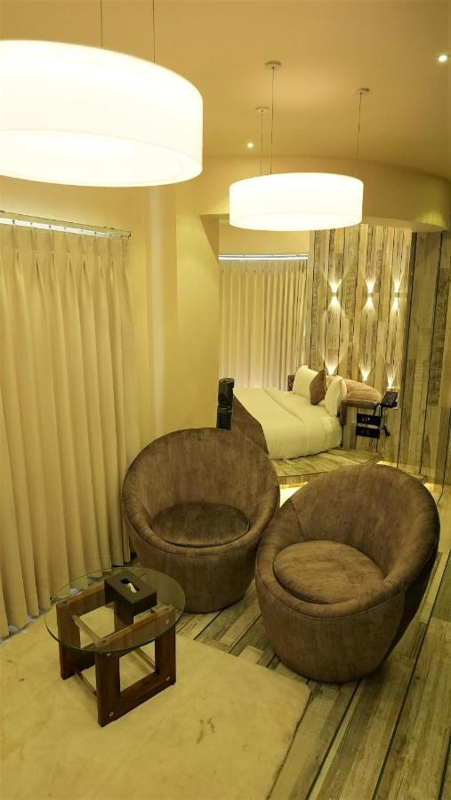 De Glance Hotel สุรัต ภายนอก รูปภาพ