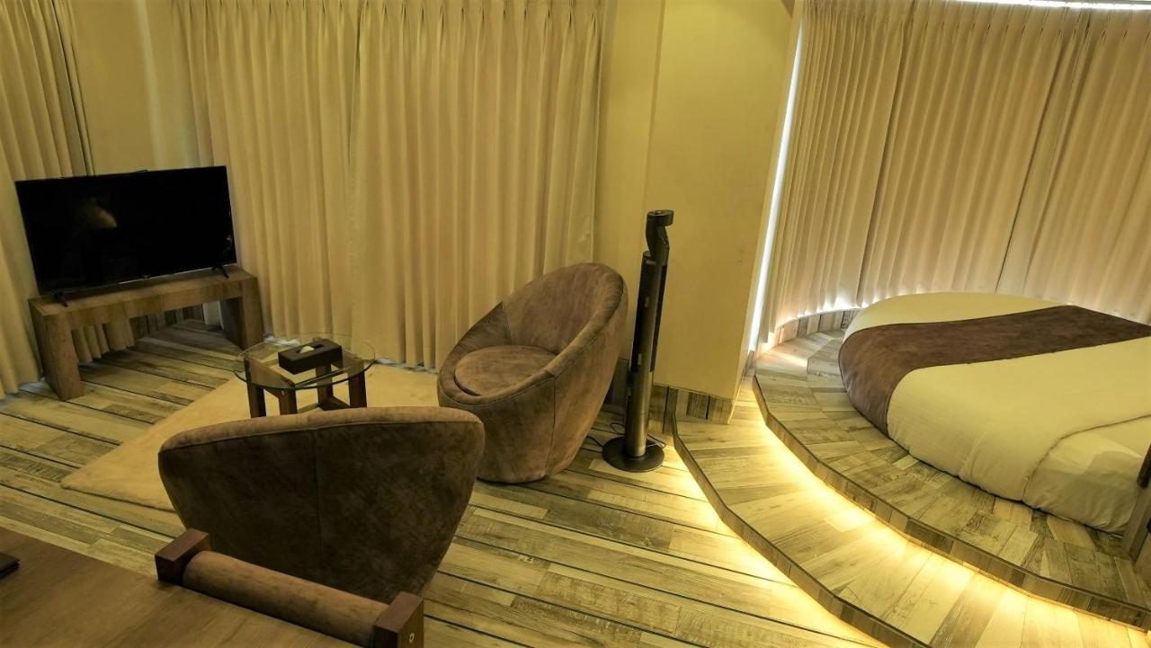 De Glance Hotel สุรัต ภายนอก รูปภาพ