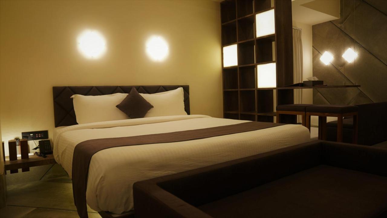 De Glance Hotel สุรัต ภายนอก รูปภาพ