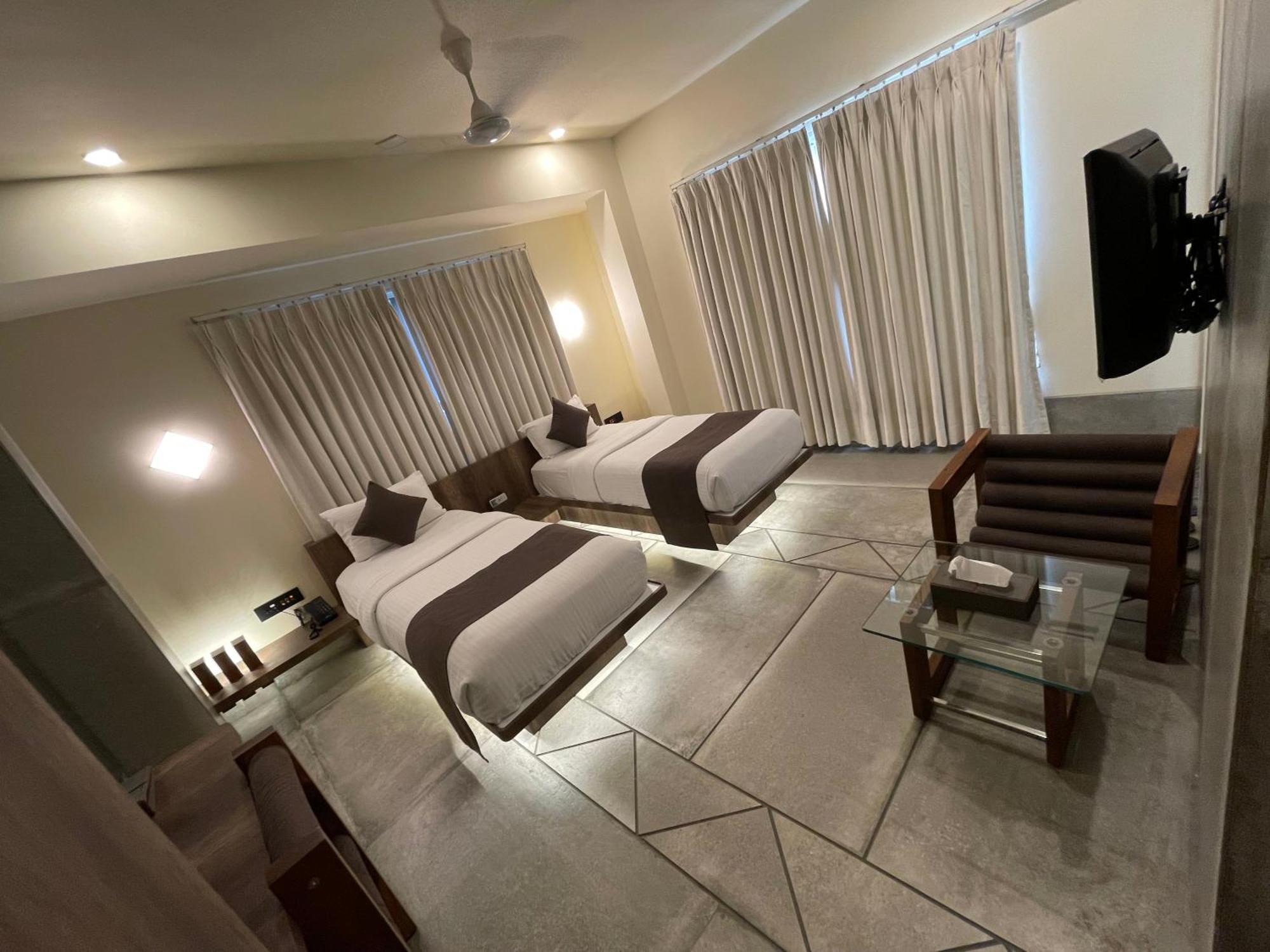 De Glance Hotel สุรัต ภายนอก รูปภาพ