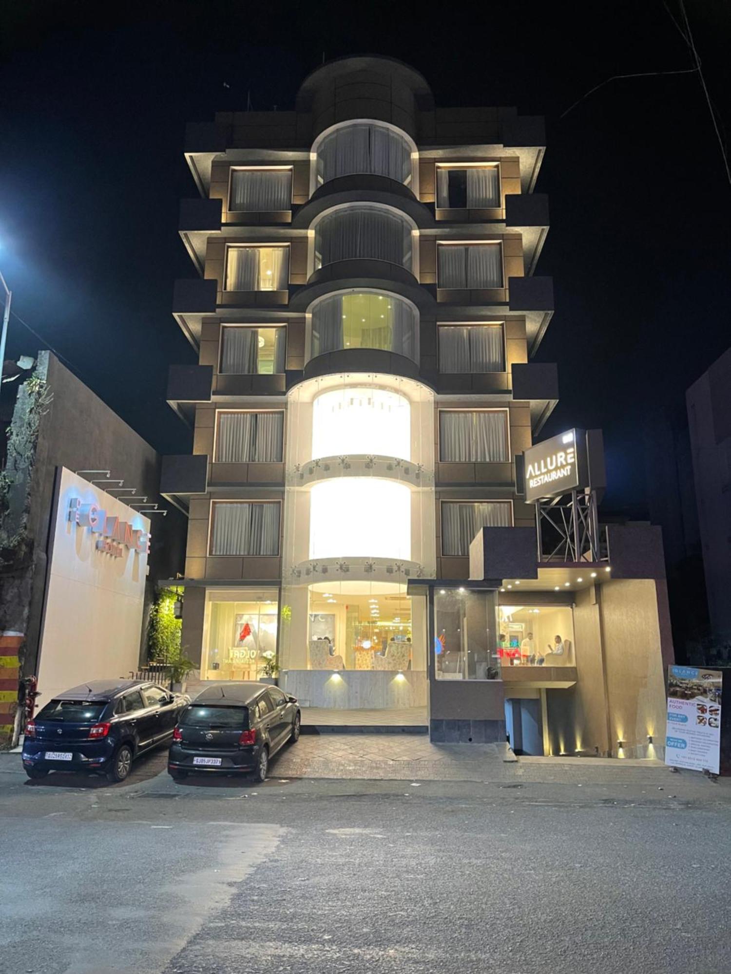 De Glance Hotel สุรัต ภายนอก รูปภาพ