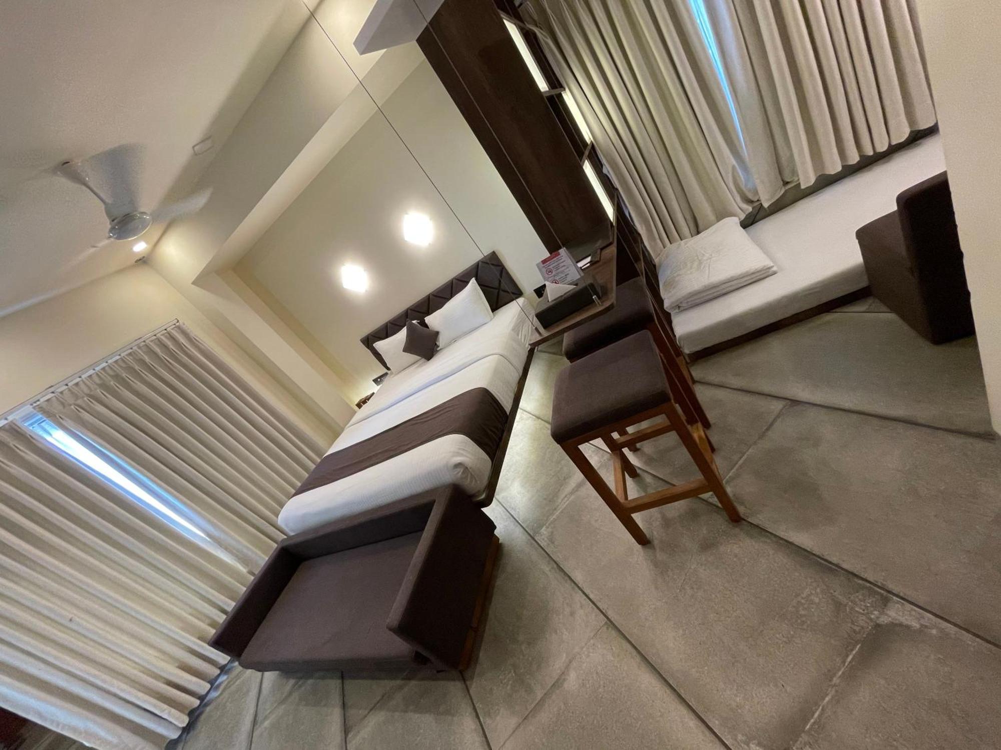 De Glance Hotel สุรัต ภายนอก รูปภาพ