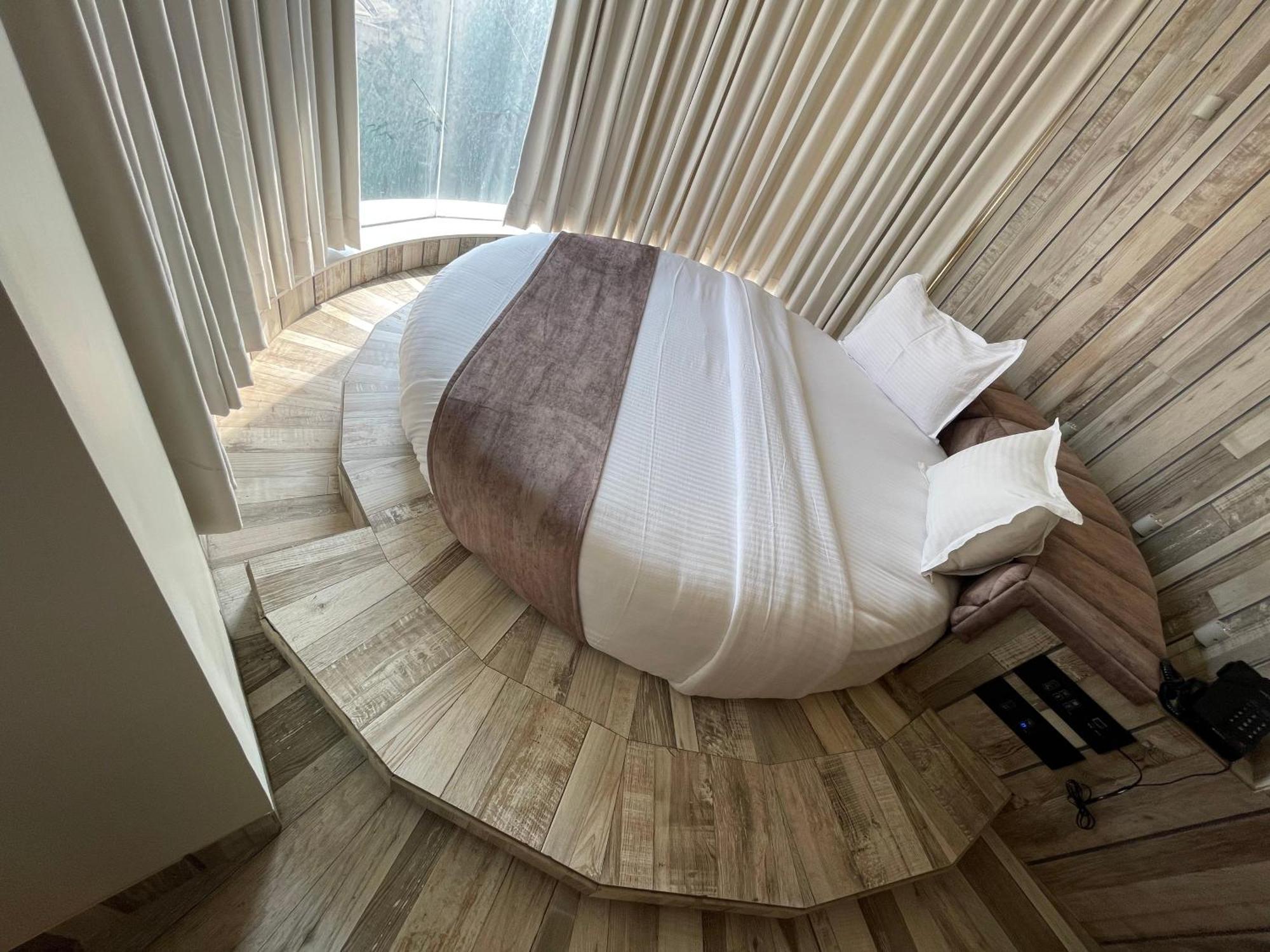 De Glance Hotel สุรัต ภายนอก รูปภาพ